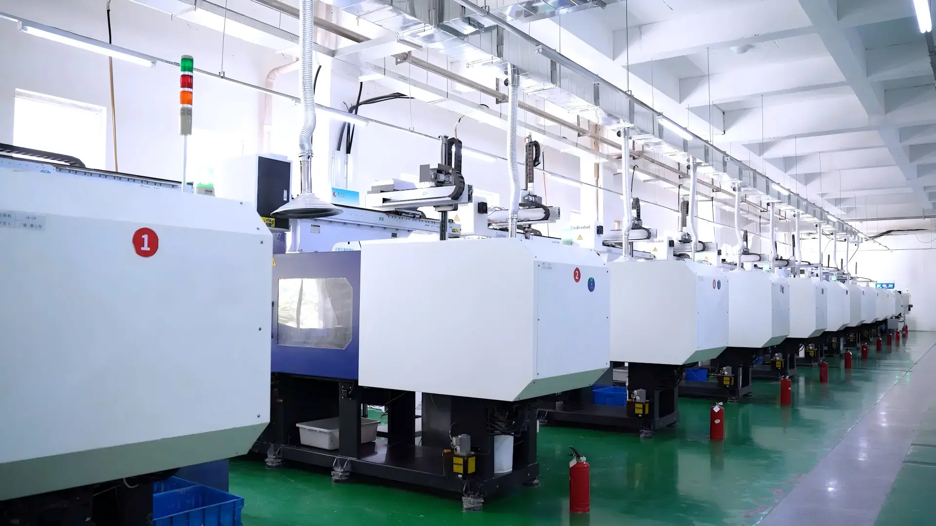 Injection molding machine for precision ceramic manufacturing